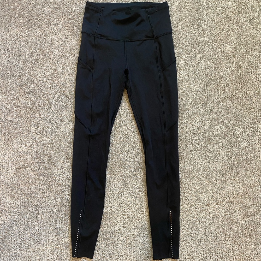 Black Lululemon athletic leggings